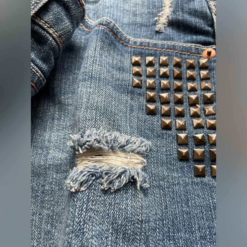 Aeropostale Distressed Denim Midi Studded Shorts - 10 - Picture 4 of 9